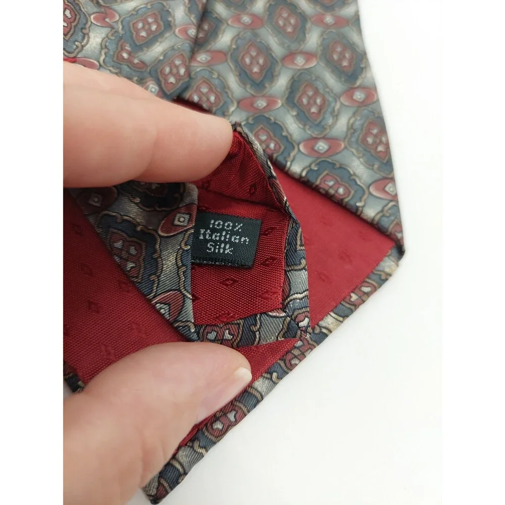 Henry Grethel Men's Tie Elegant Design Silver Gray Maroon